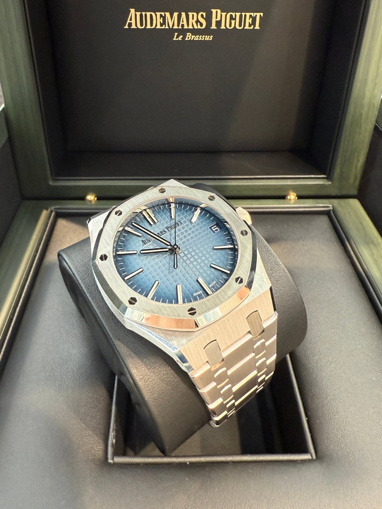 Royal Oak Selfwinding 41 White Gold Smoked Blue