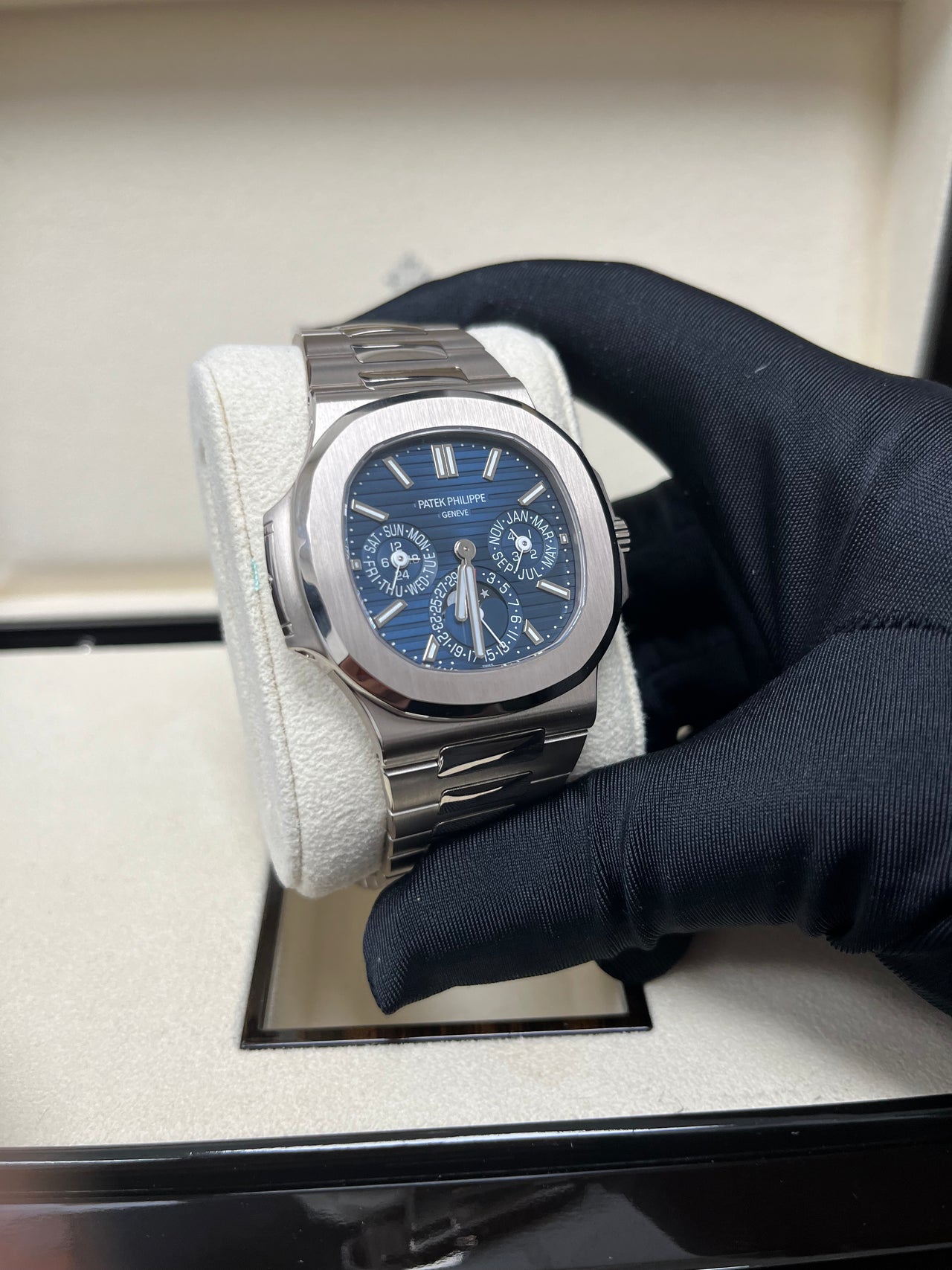 Nautilus Perpetual Calendar White Gold 5740/1G-001