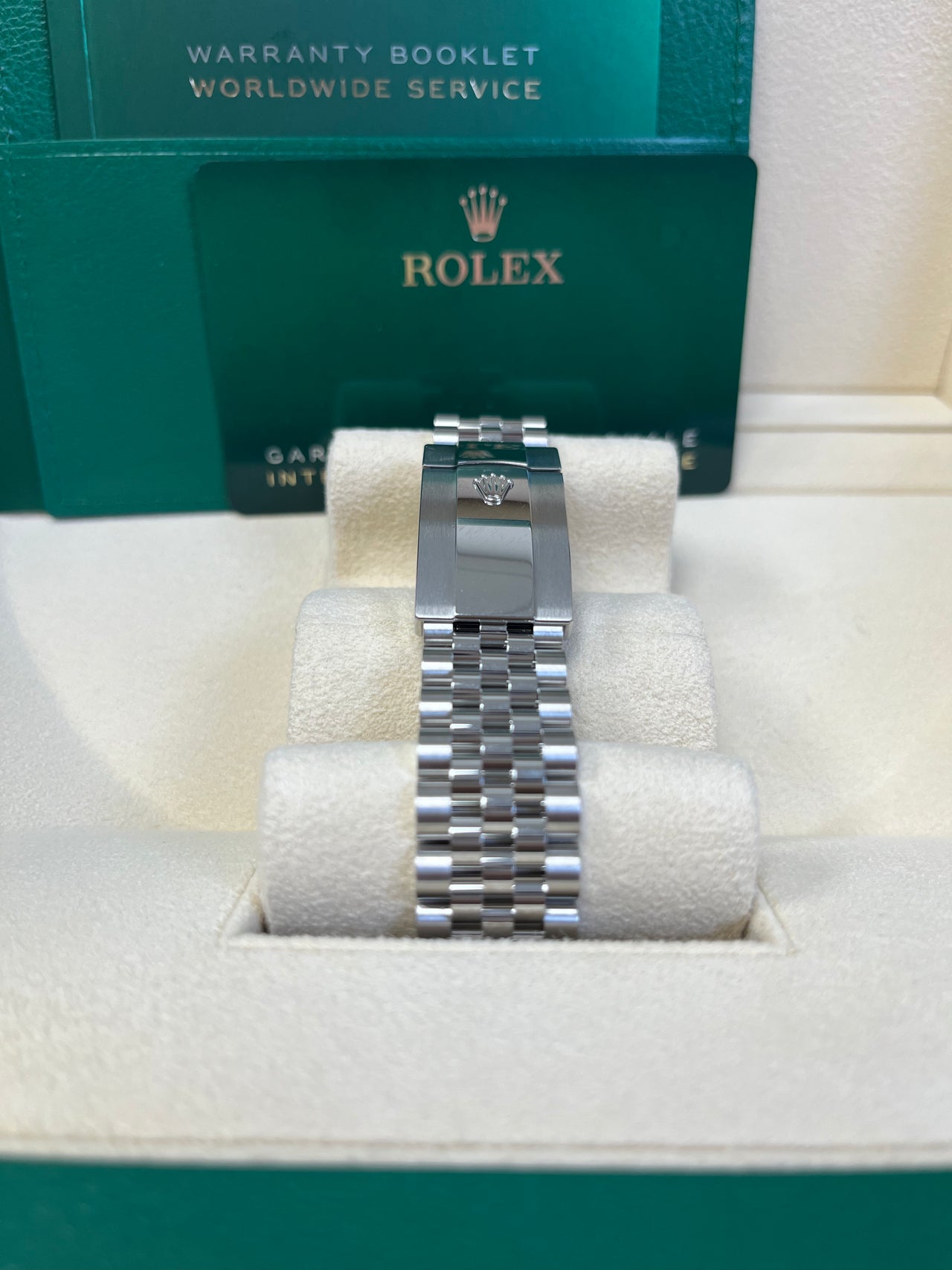 Datejust 41 Blue Dial White Gold Fluted Jubilee
