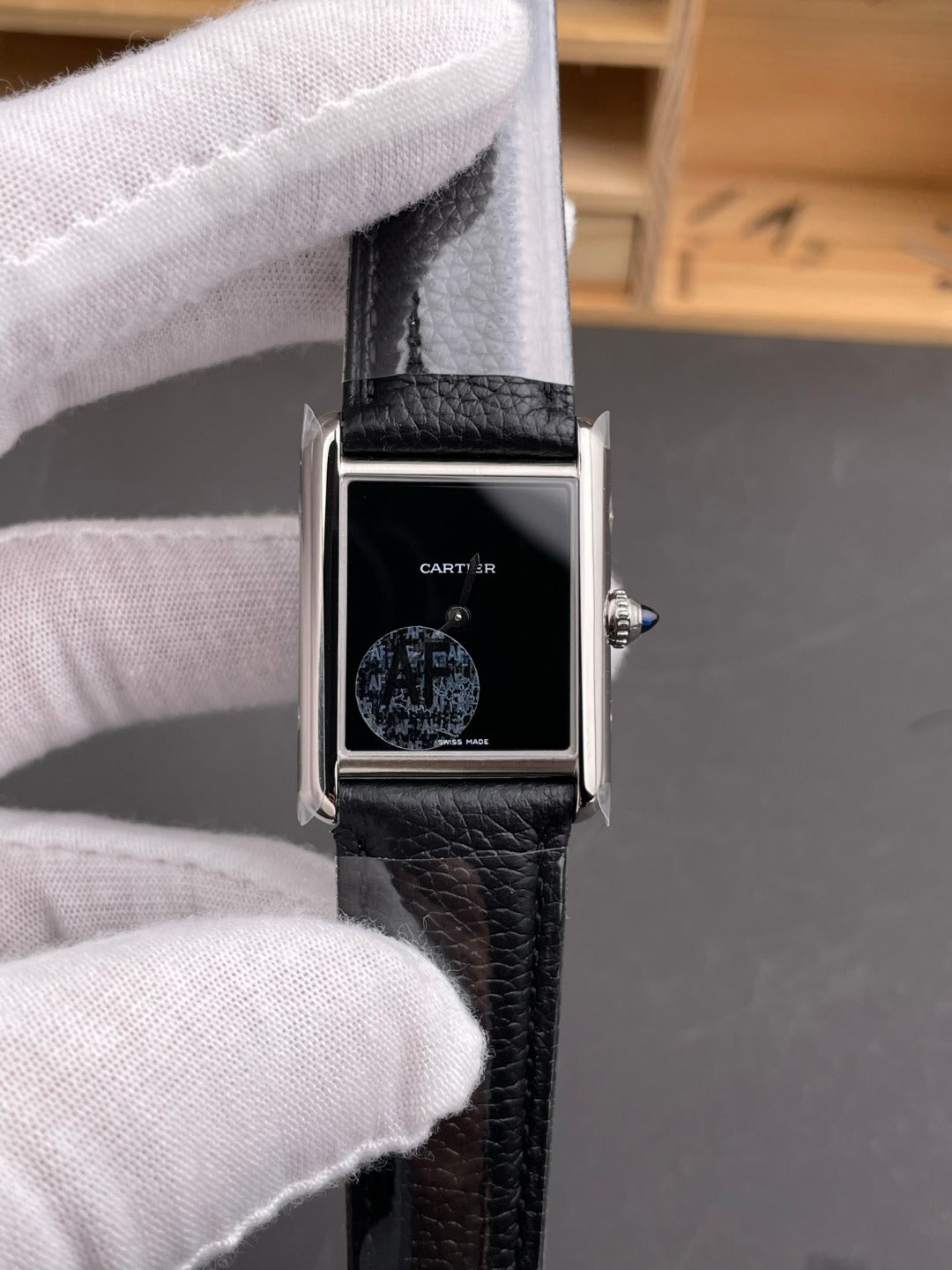 Tank Must Black Dial