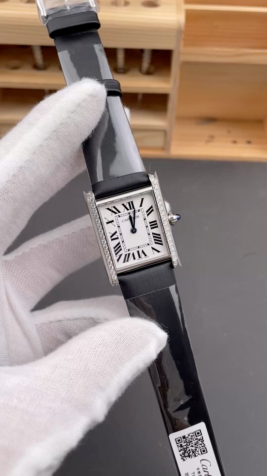 Tank Must Diamond Bezel