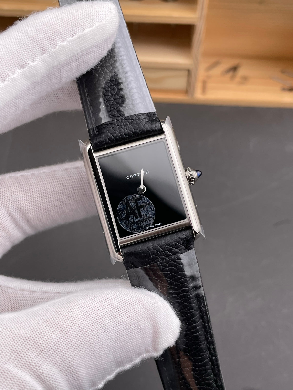 Tank Must Black Dial