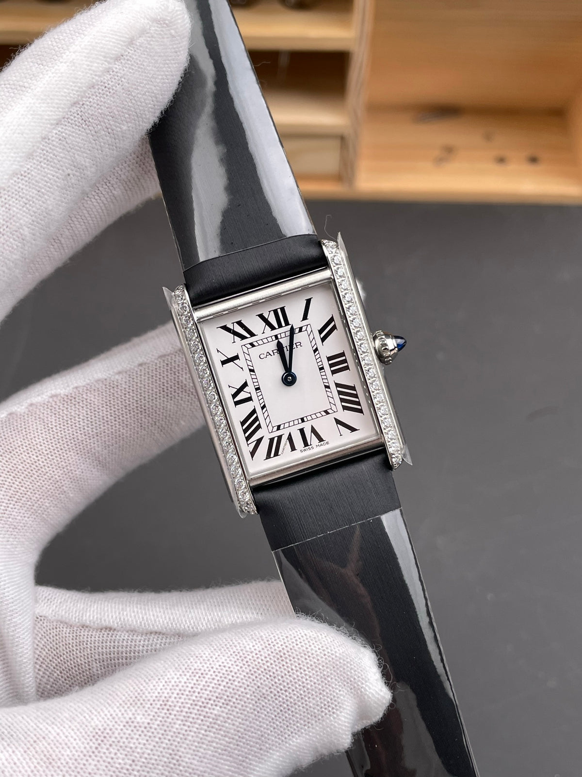 Tank Must Diamond Bezel