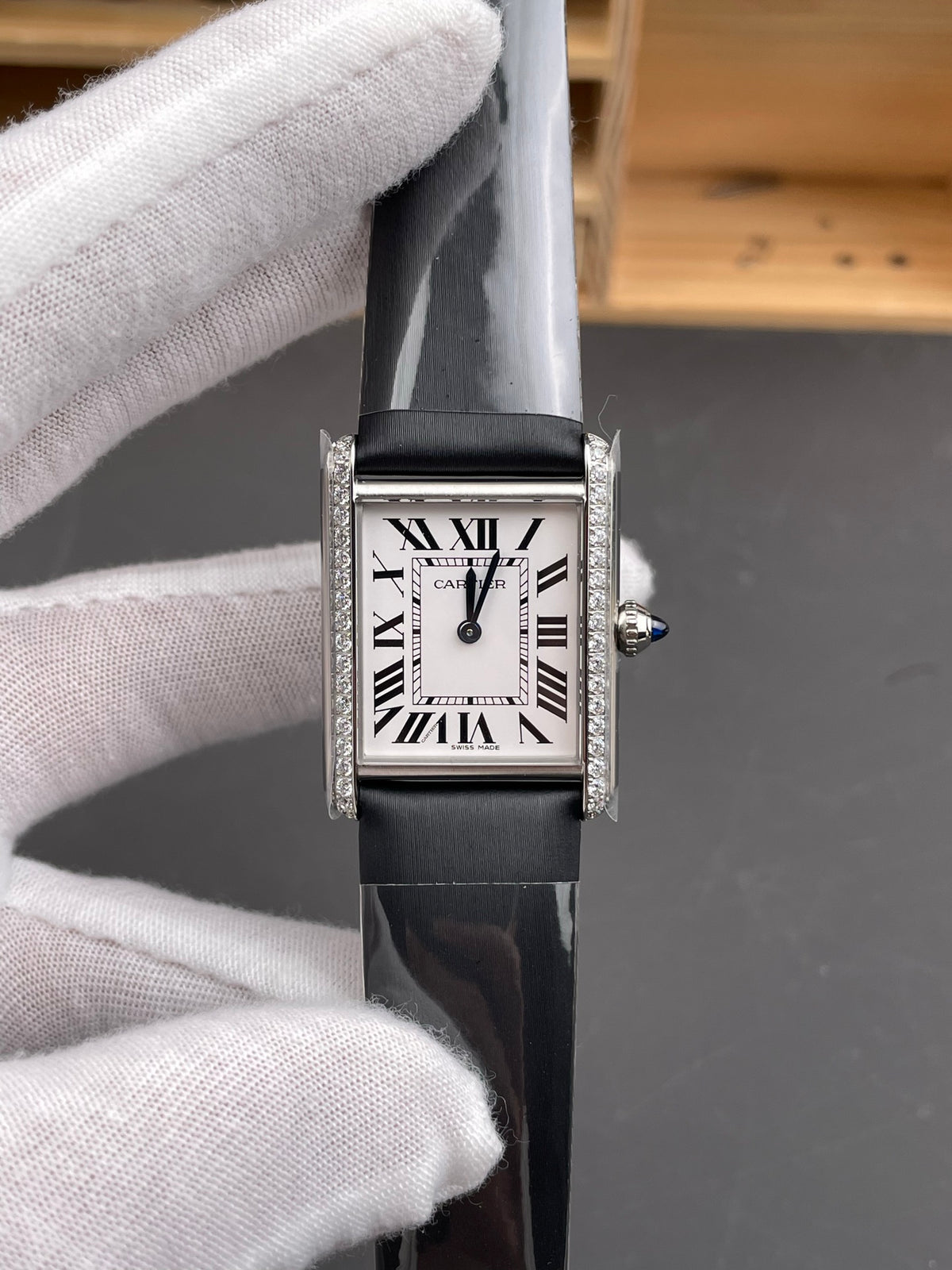 Tank Must Diamond Bezel