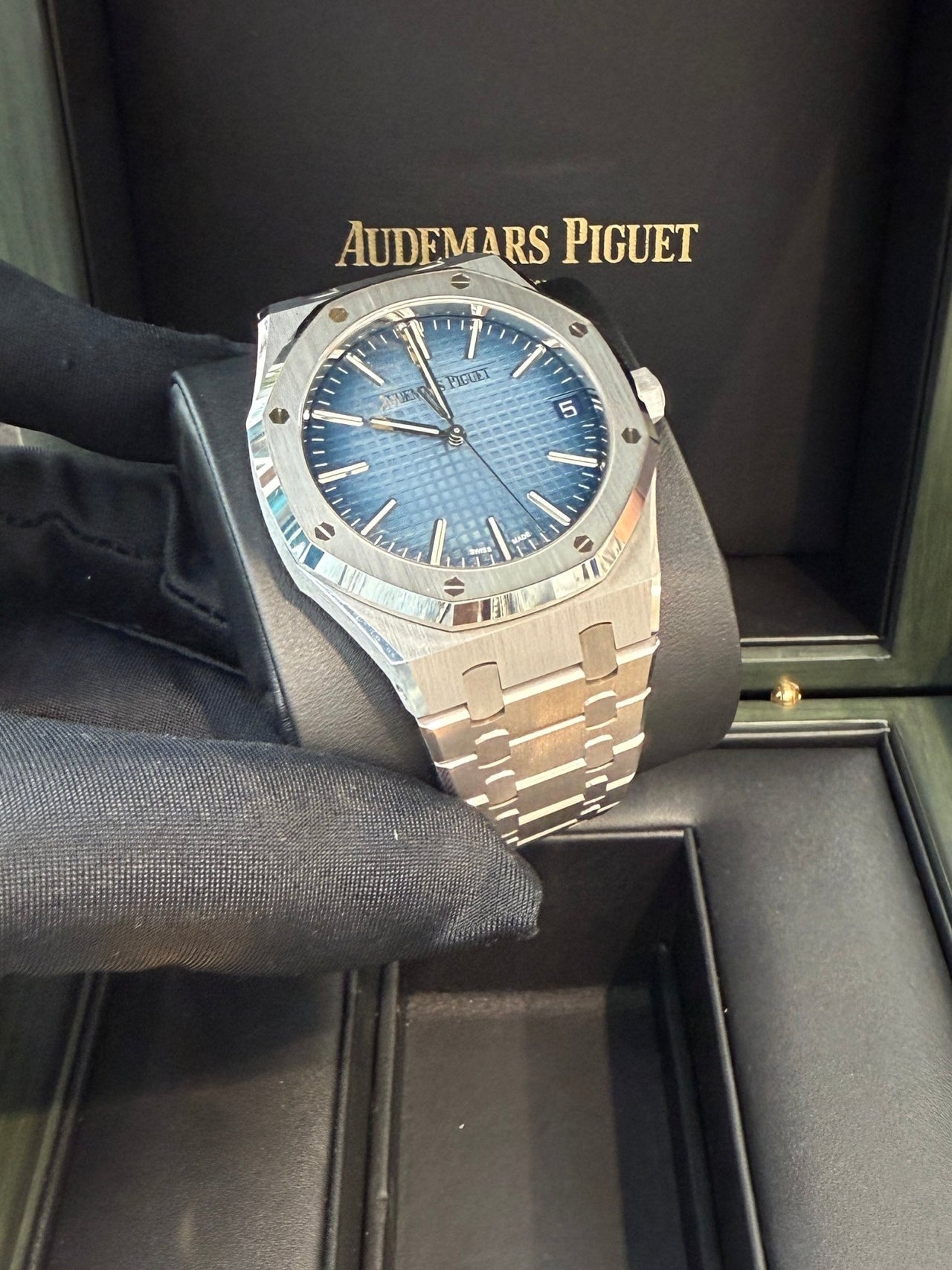 Royal Oak Selfwinding 41 White Gold Smoked Blue