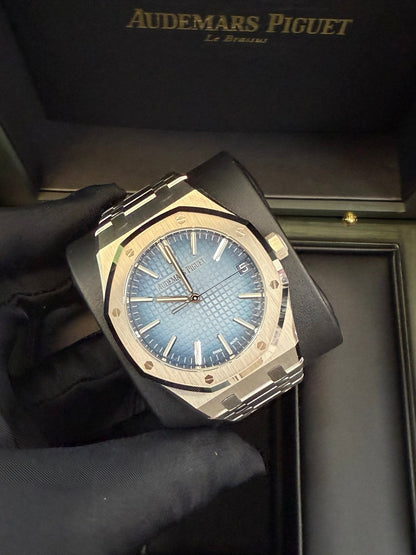 Royal Oak Selfwinding 41 White Gold Smoked Blue
