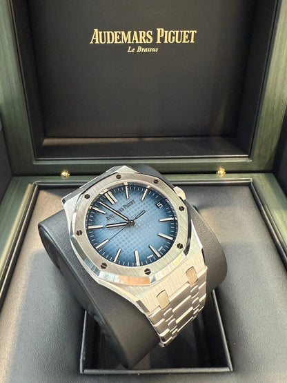 Royal Oak Selfwinding 41 White Gold Smoked Blue