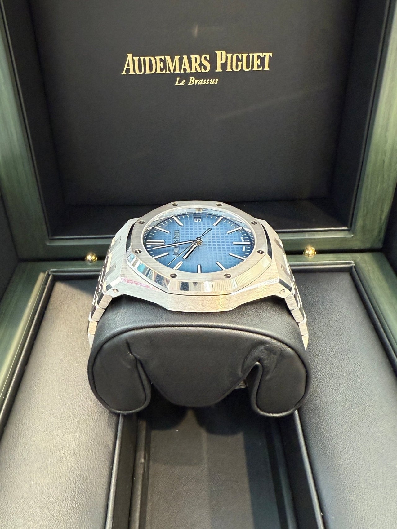 Royal Oak Selfwinding 41 White Gold Smoked Blue