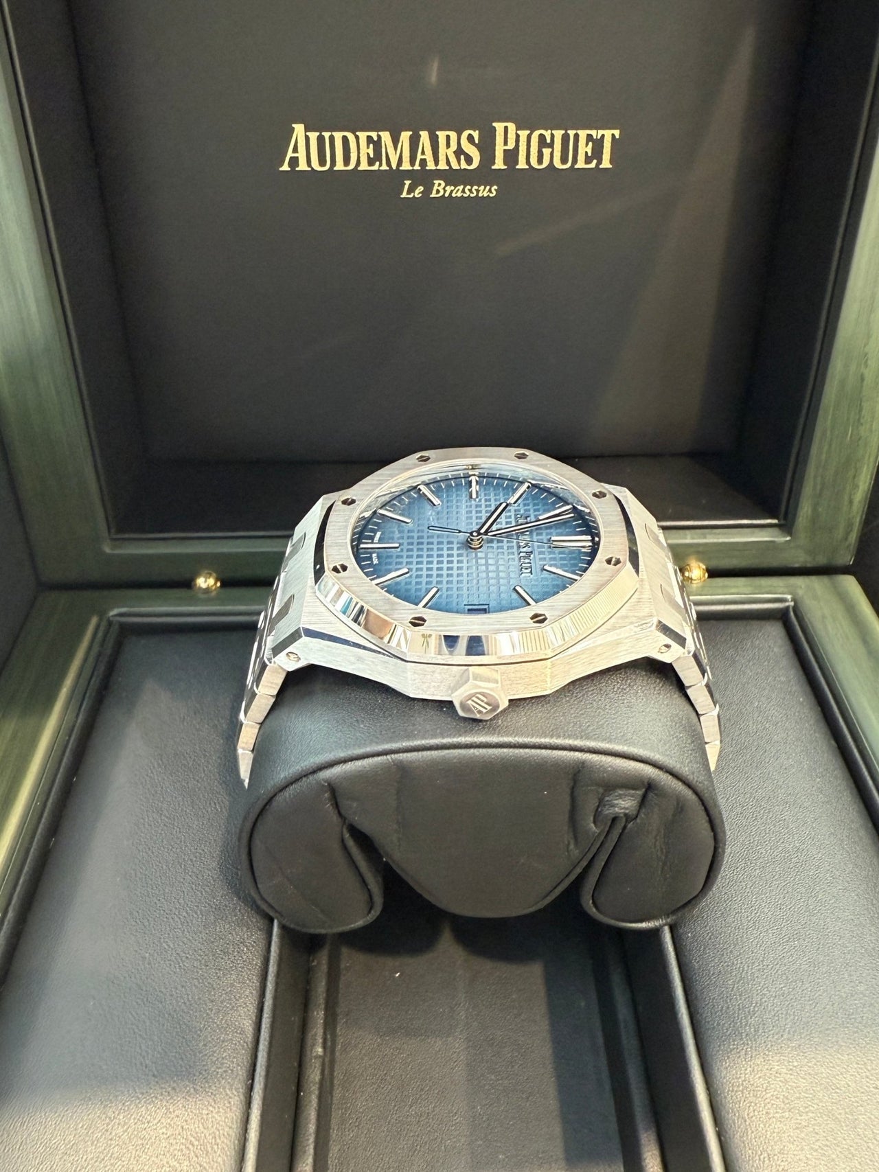 Royal Oak Selfwinding 41 White Gold Smoked Blue