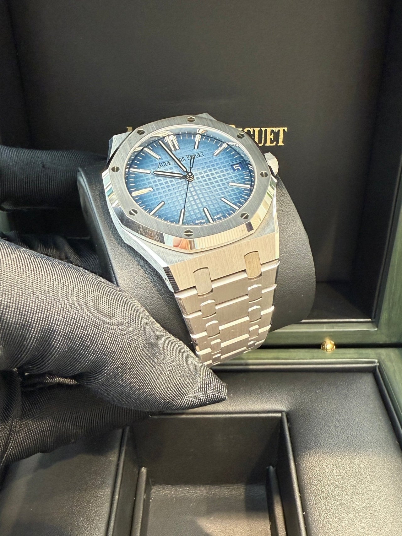 Royal Oak Selfwinding 41 White Gold Smoked Blue