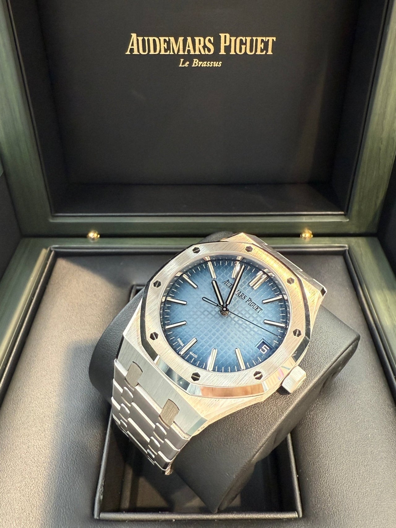 Royal Oak Selfwinding 41 White Gold Smoked Blue