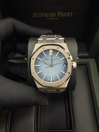 Royal Oak Selfwinding 41 White Gold Smoked Blue