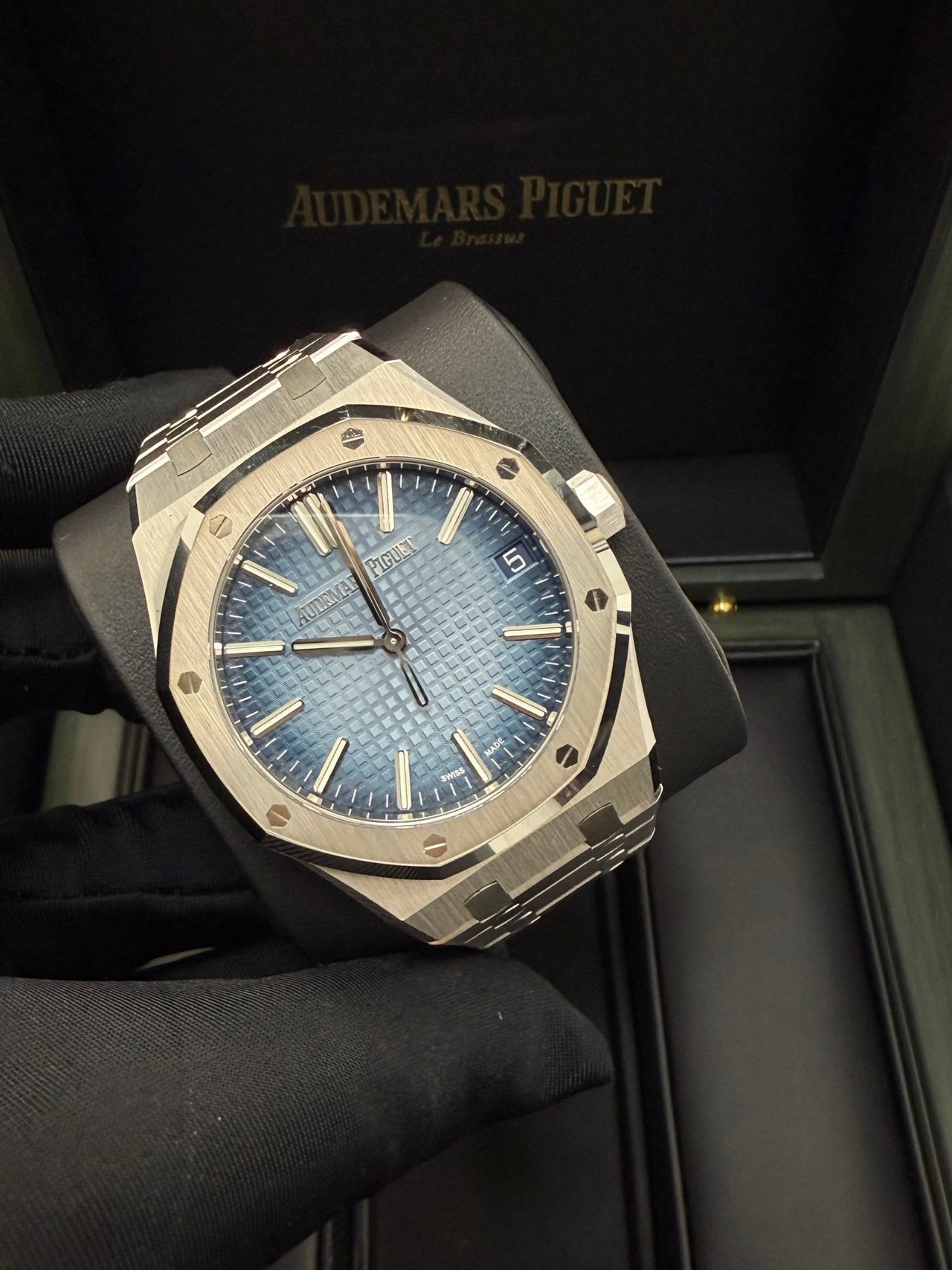 Royal Oak Selfwinding 41 White Gold Smoked Blue