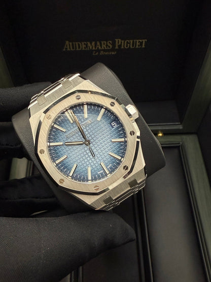 Royal Oak Selfwinding 41 White Gold Smoked Blue