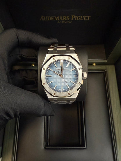 Royal Oak Selfwinding 41 White Gold Smoked Blue