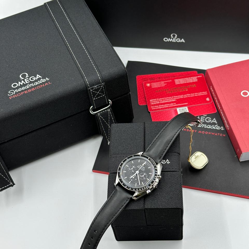 Speedmaster Moonwatch Sapphire Leather Strap