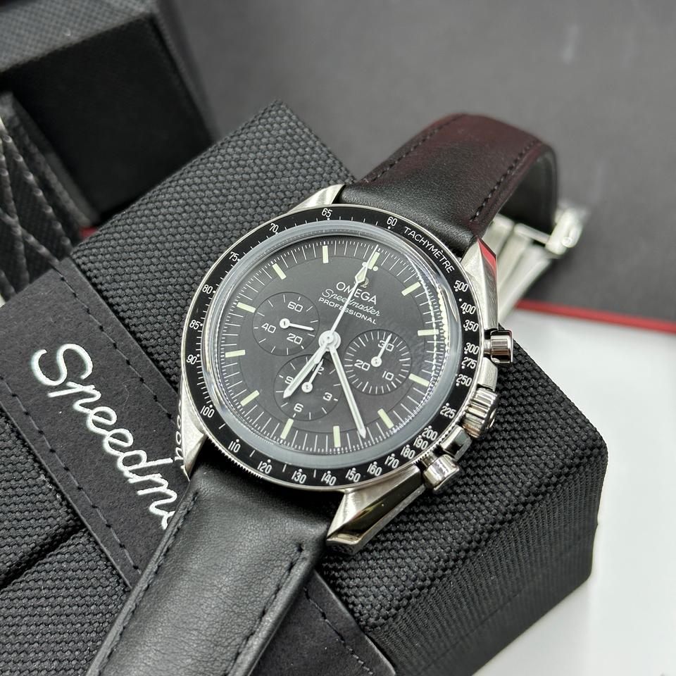 Speedmaster Moonwatch Sapphire Leather Strap