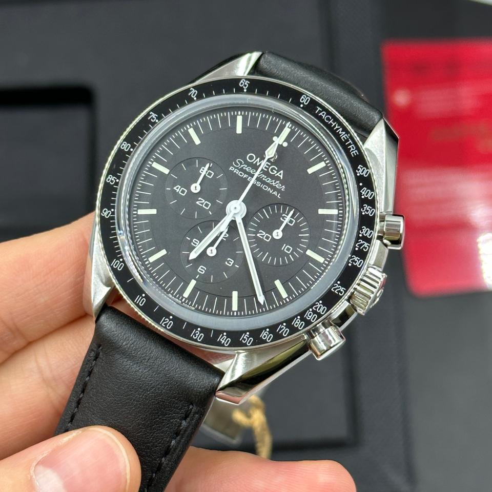 Speedmaster Moonwatch Sapphire Leather Strap