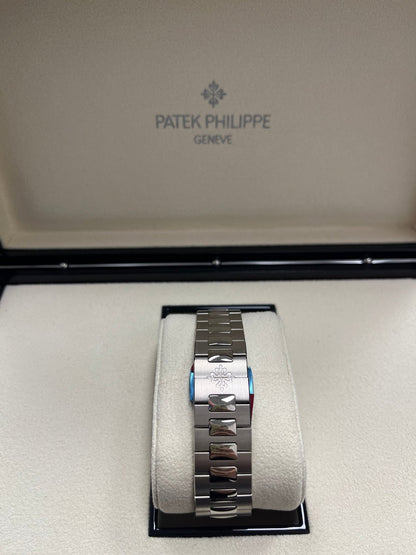 Nautilus Blue Dial White Gold 5811/1G-001