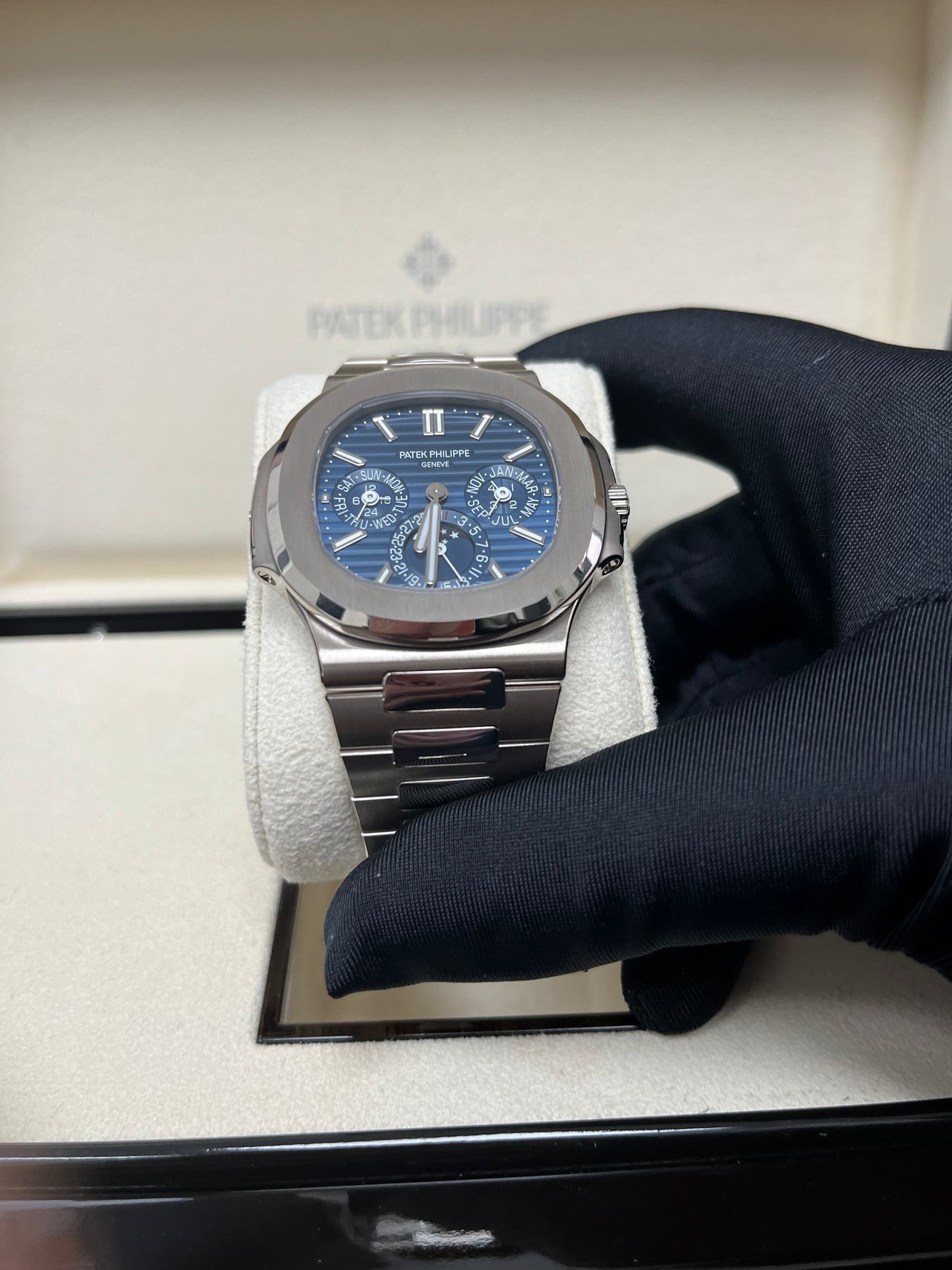 Nautilus Perpetual Calendar White Gold 5740/1G-001