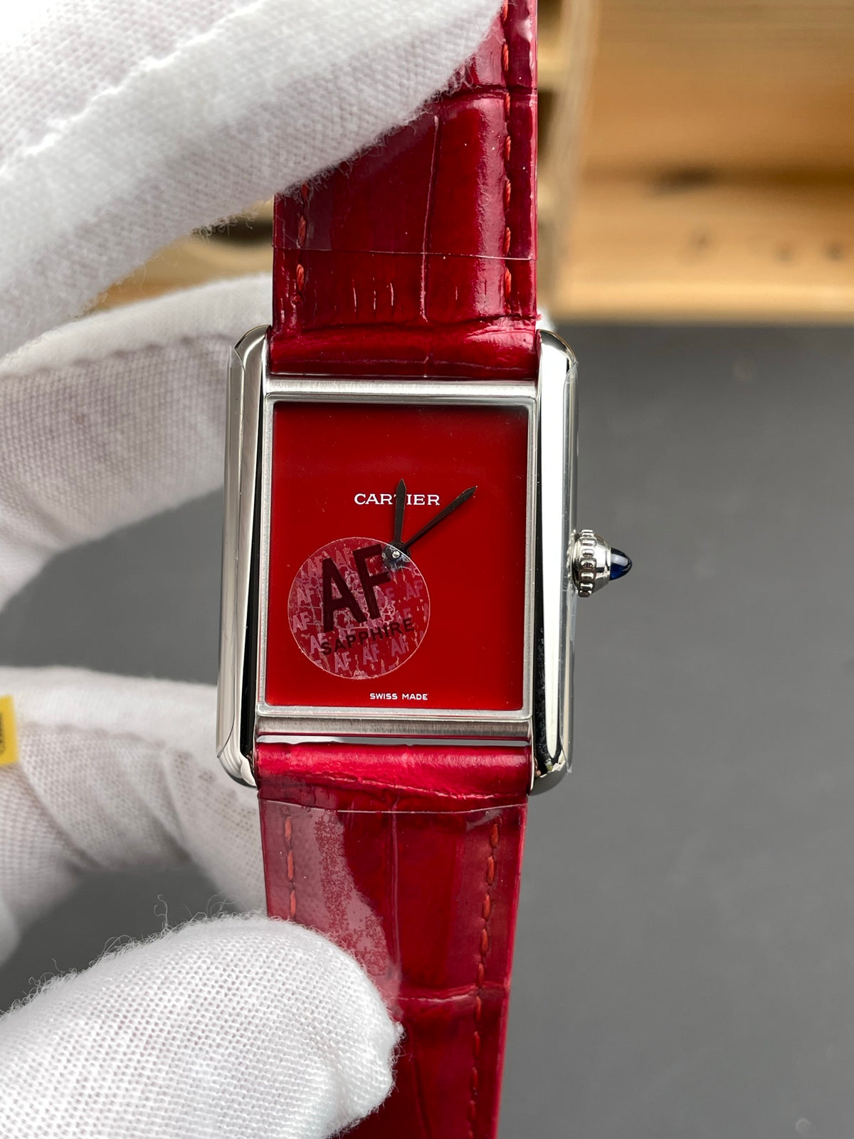 Tank Must Red Dial