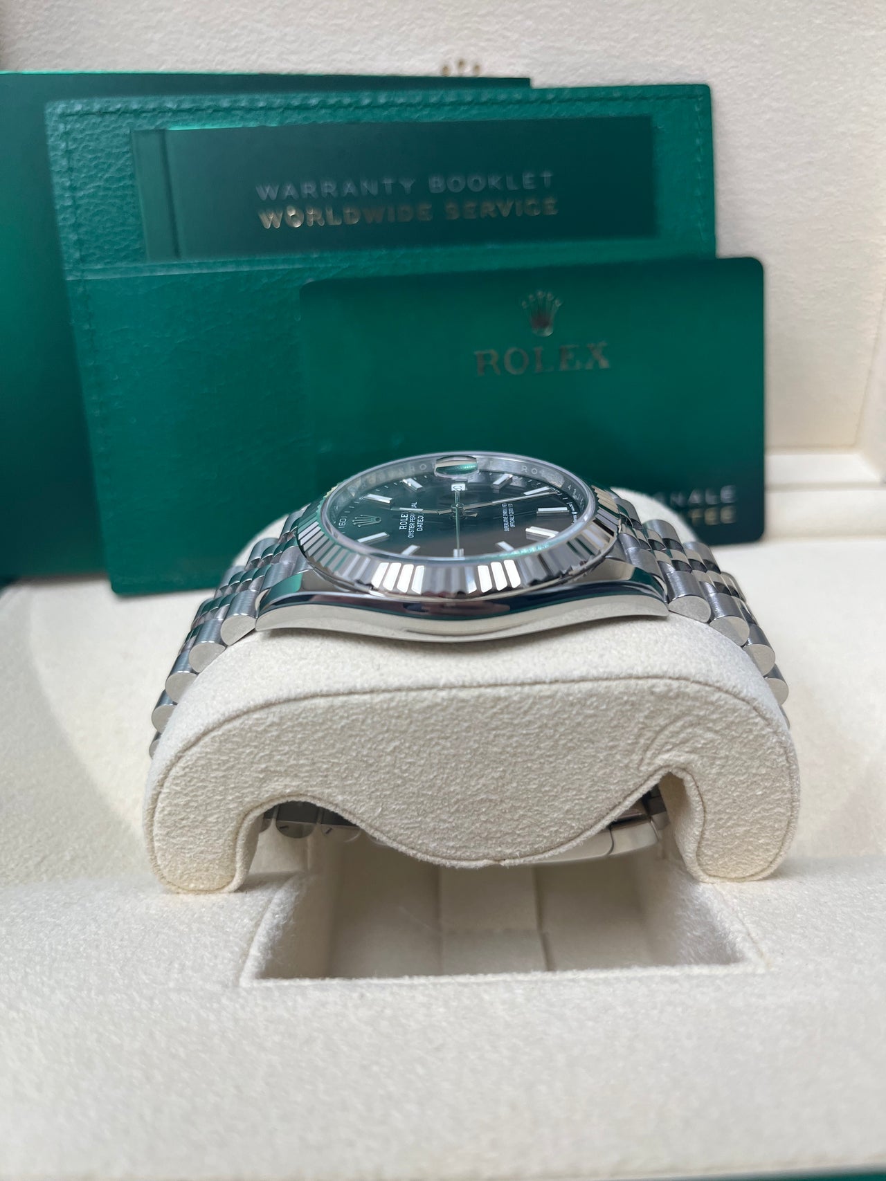 Datejust 41 Black Dial White Gold Fluted Jubilee