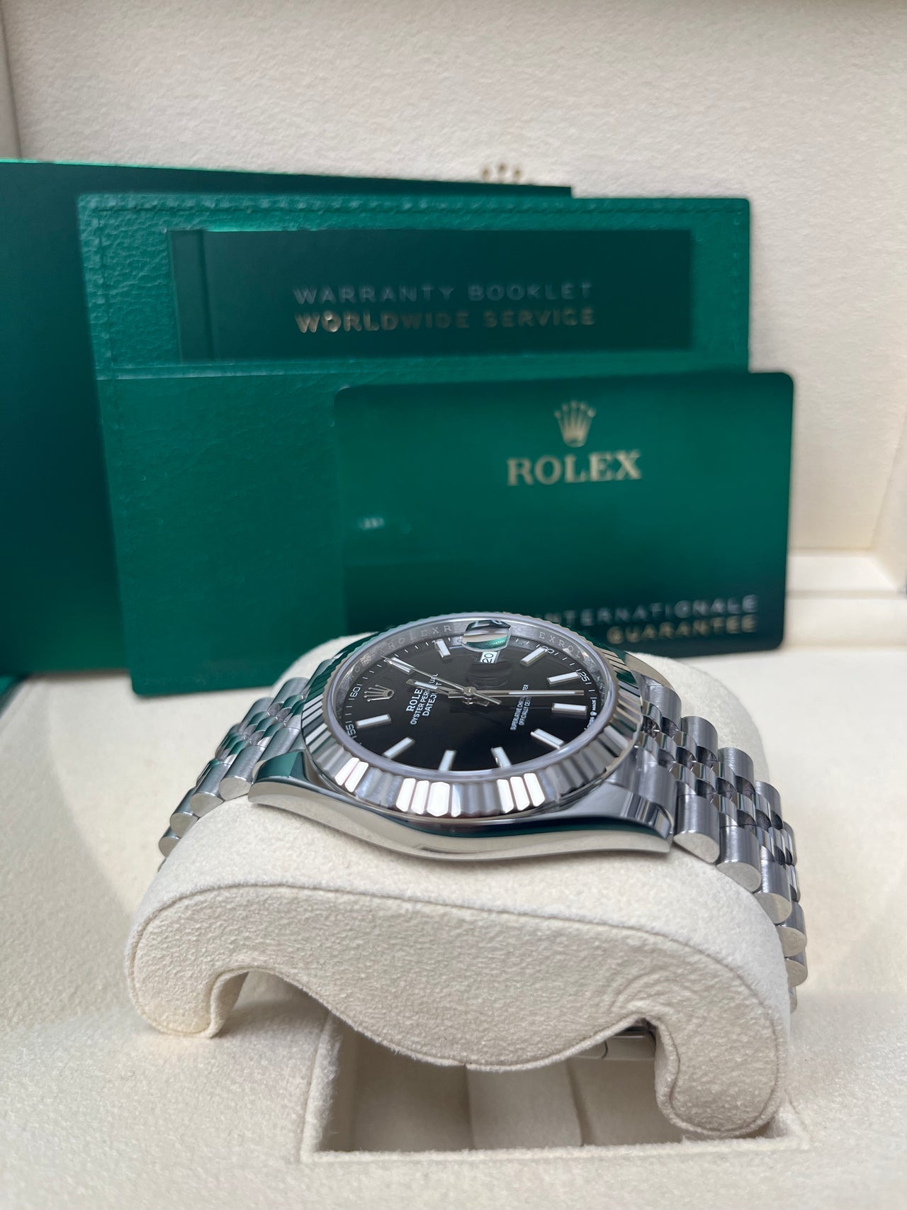 Datejust 41 Black Dial White Gold Fluted Jubilee
