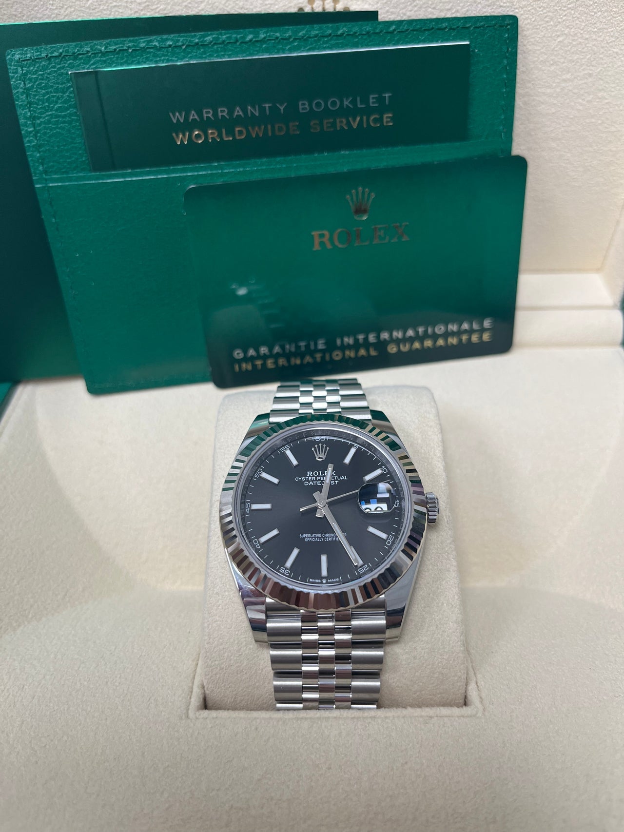 Datejust 41 Black Dial White Gold Fluted Jubilee