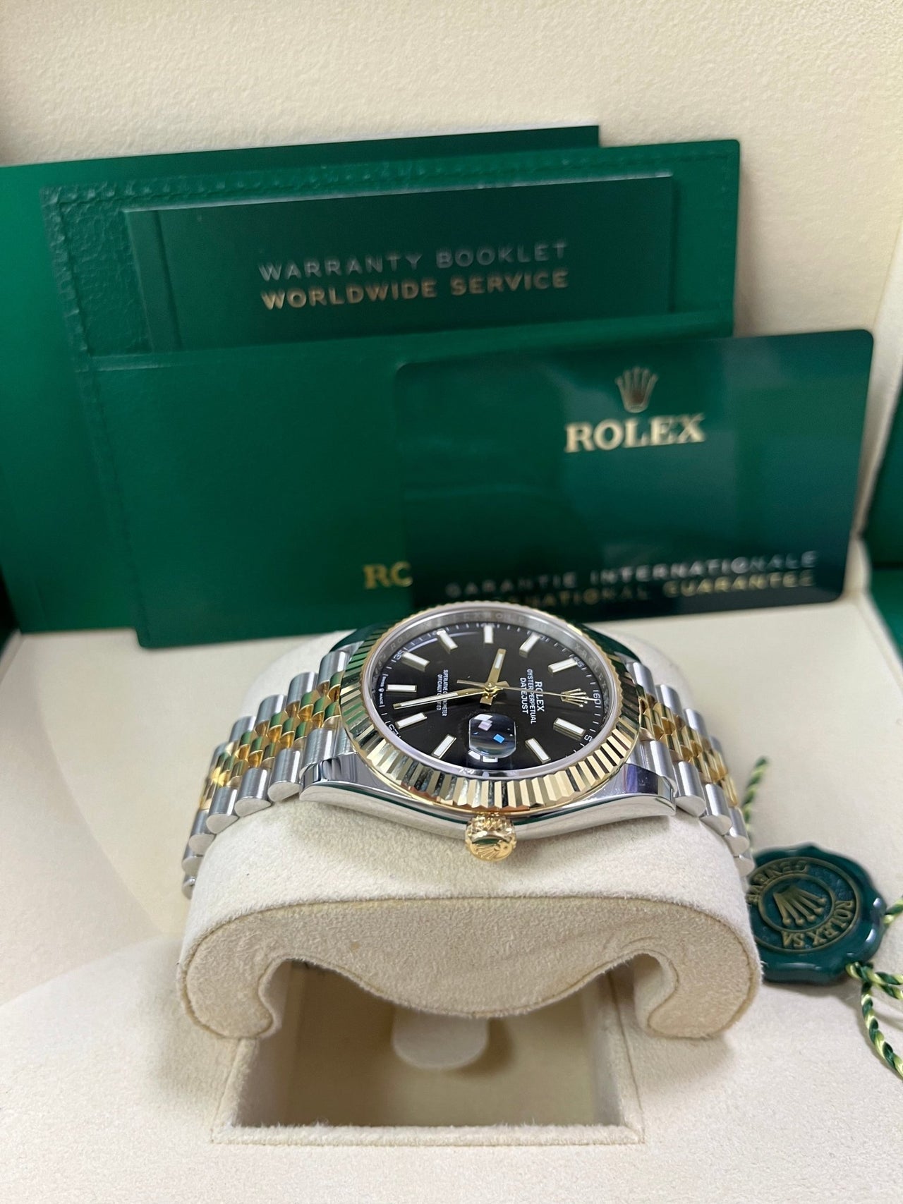 Datejust 41 Black Dial Yellow Gold Jubilee