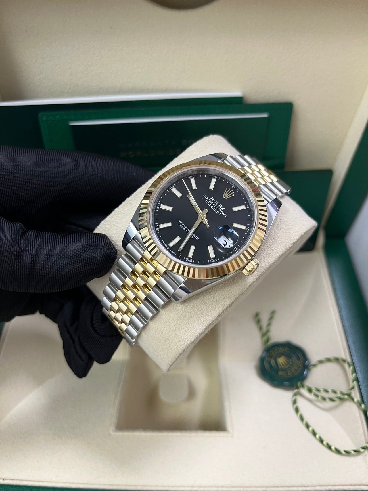 Datejust 41 Black Dial Yellow Gold Jubilee