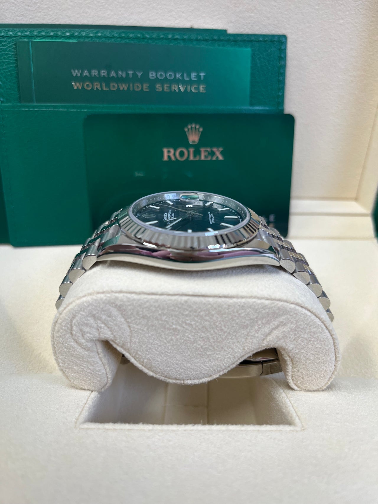 Datejust 41 Blue Dial White Gold Fluted Jubilee