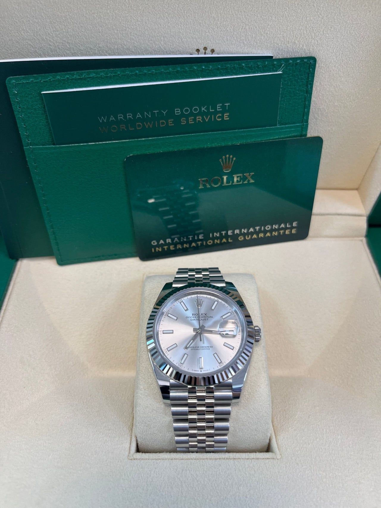Datejust 41 Silver Dial White Gold Fluted Jubilee