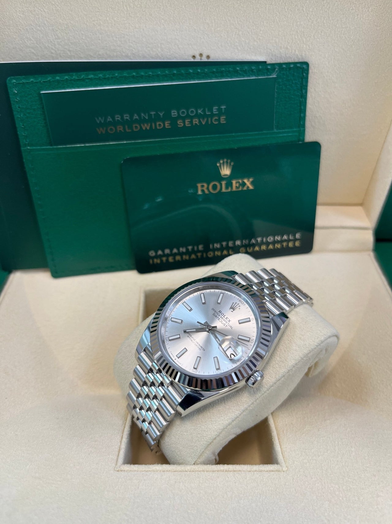 Datejust 41 Silver Dial White Gold Fluted Jubilee