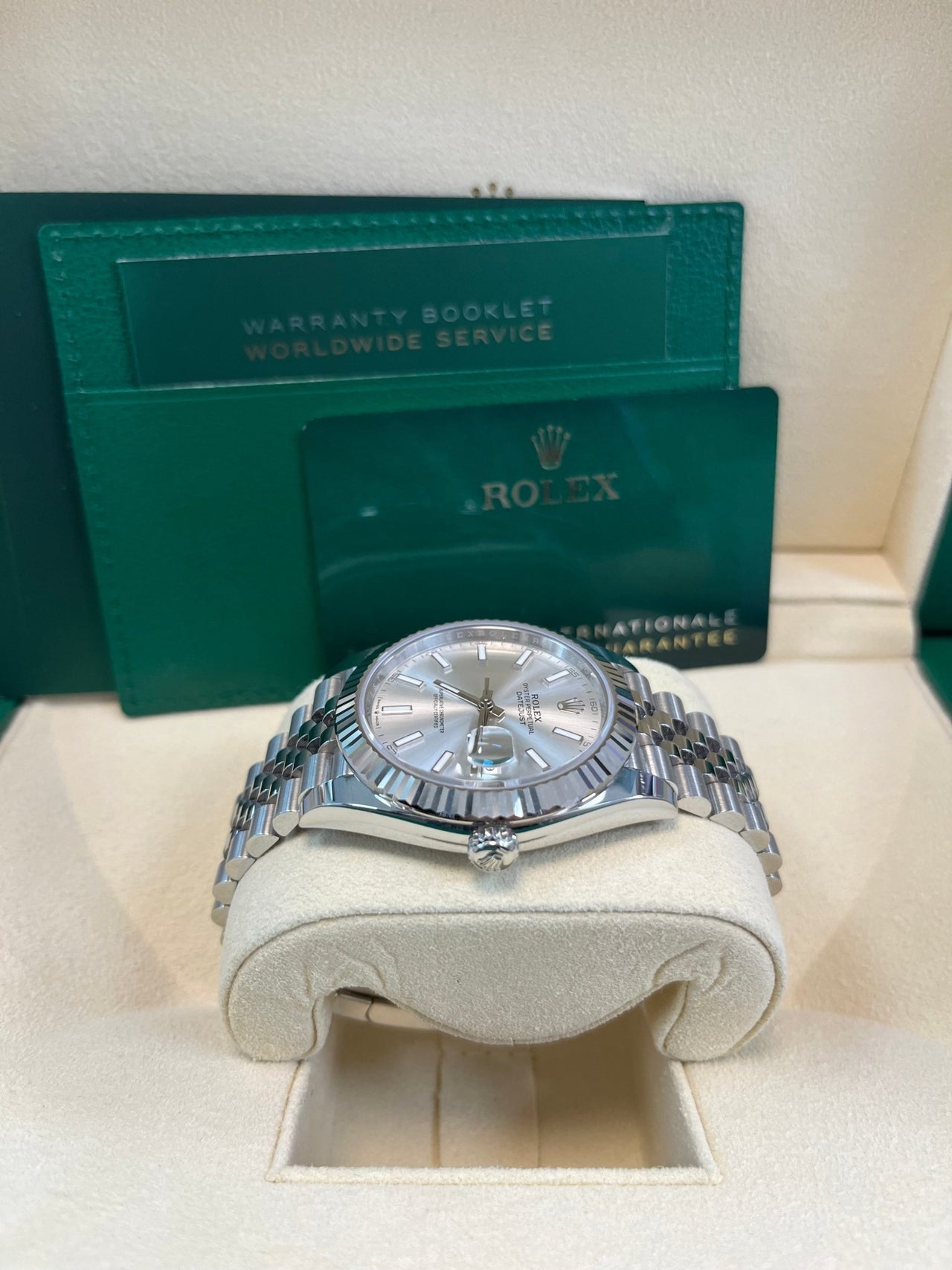 Datejust 41 Silver Dial White Gold Fluted Jubilee