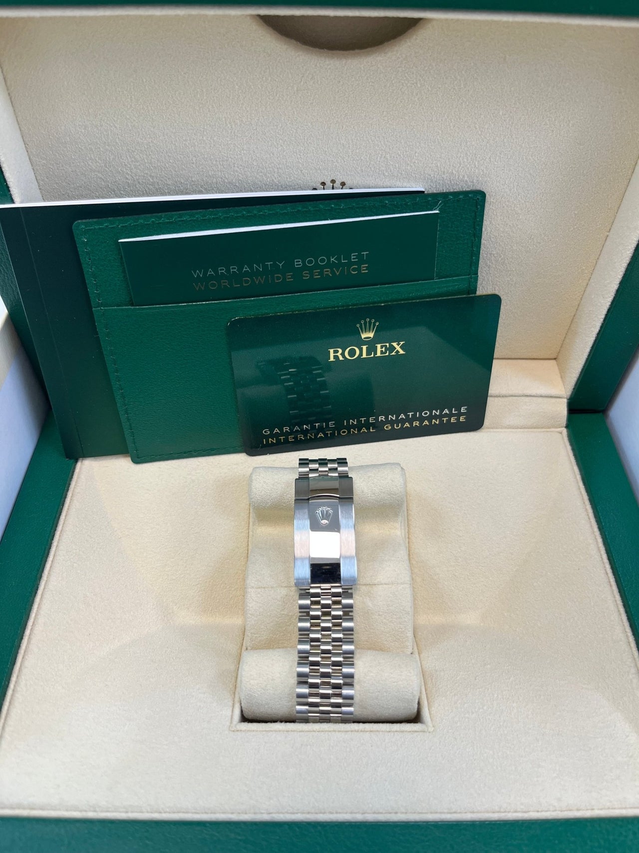 Datejust 41 Silver Dial White Gold Fluted Jubilee