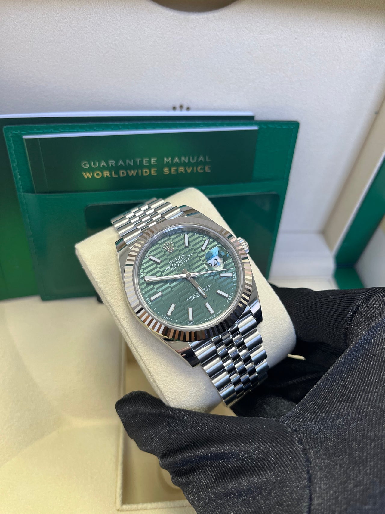 Datejust 41 Mint Green Motif Dial White Gold Fluted Jubilee