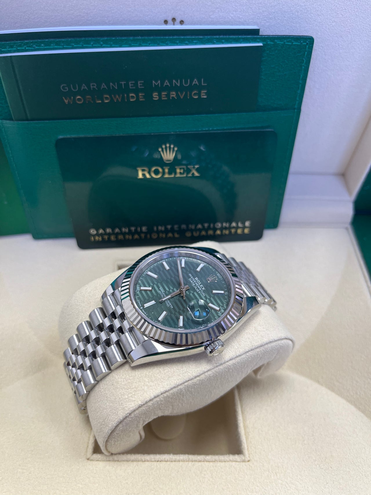 Datejust 41 Mint Green Motif Dial White Gold Fluted Jubilee