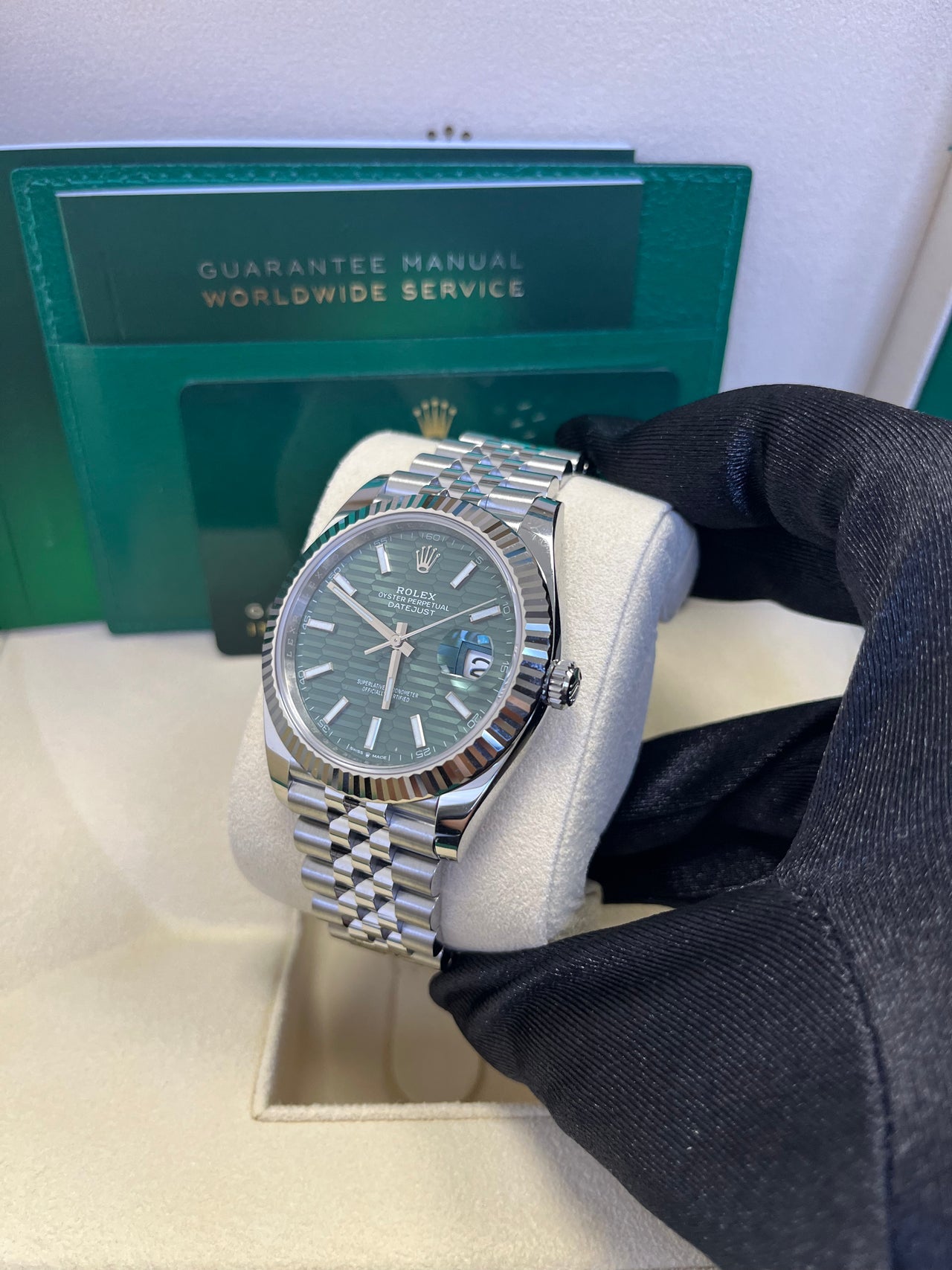 Datejust 41 Mint Green Motif Dial White Gold Fluted Jubilee