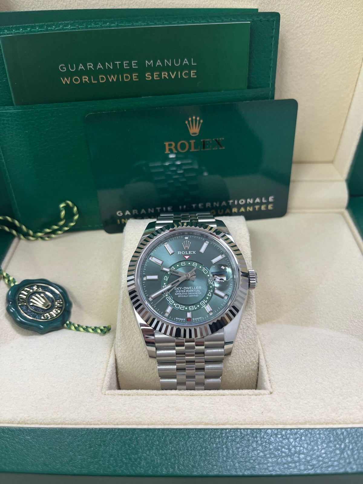 Sky-Dweller White Rolesor Mint Green Dial Jubilee 336934