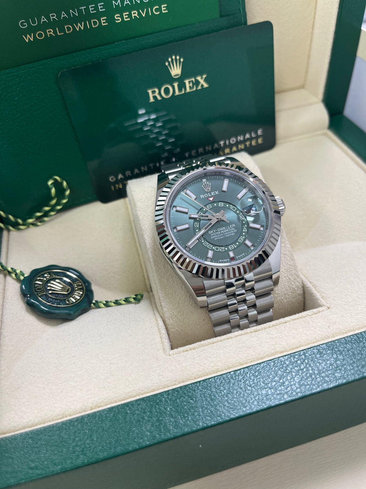 Sky-Dweller White Rolesor Mint Green Dial Jubilee 336934
