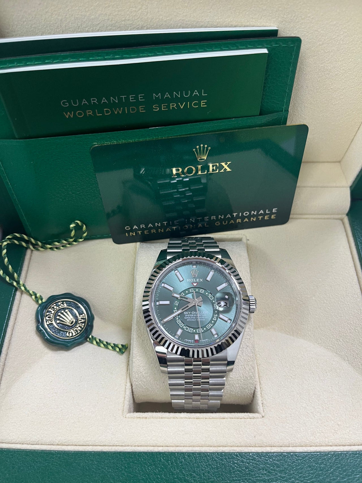 Sky-Dweller White Rolesor Mint Green Dial Jubilee 336934