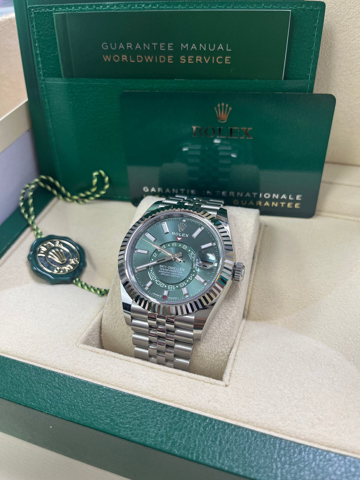 Sky-Dweller White Rolesor Mint Green Dial Jubilee 336934