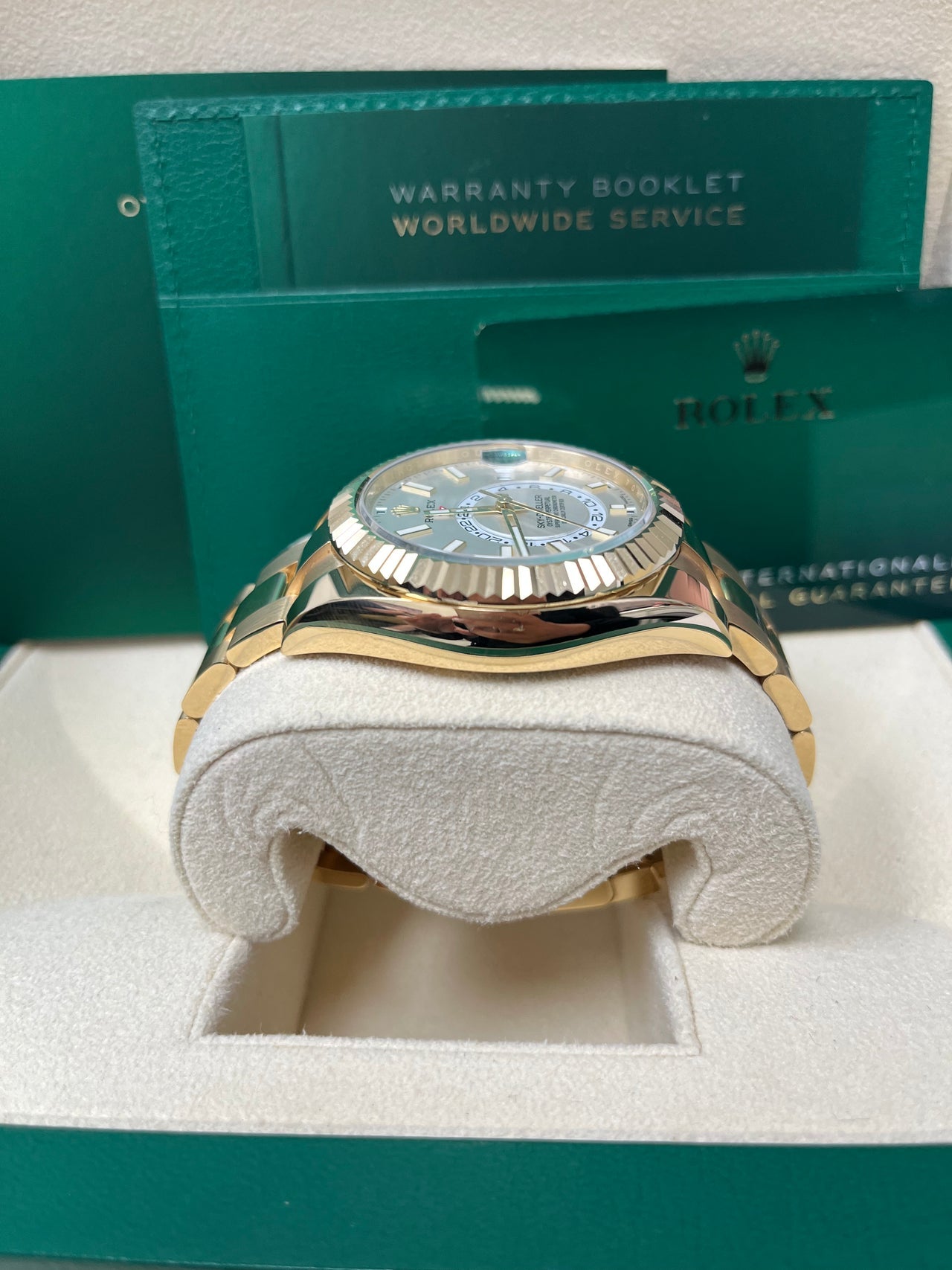 Sky-Dweller Yellow Gold White Dial Oyster
