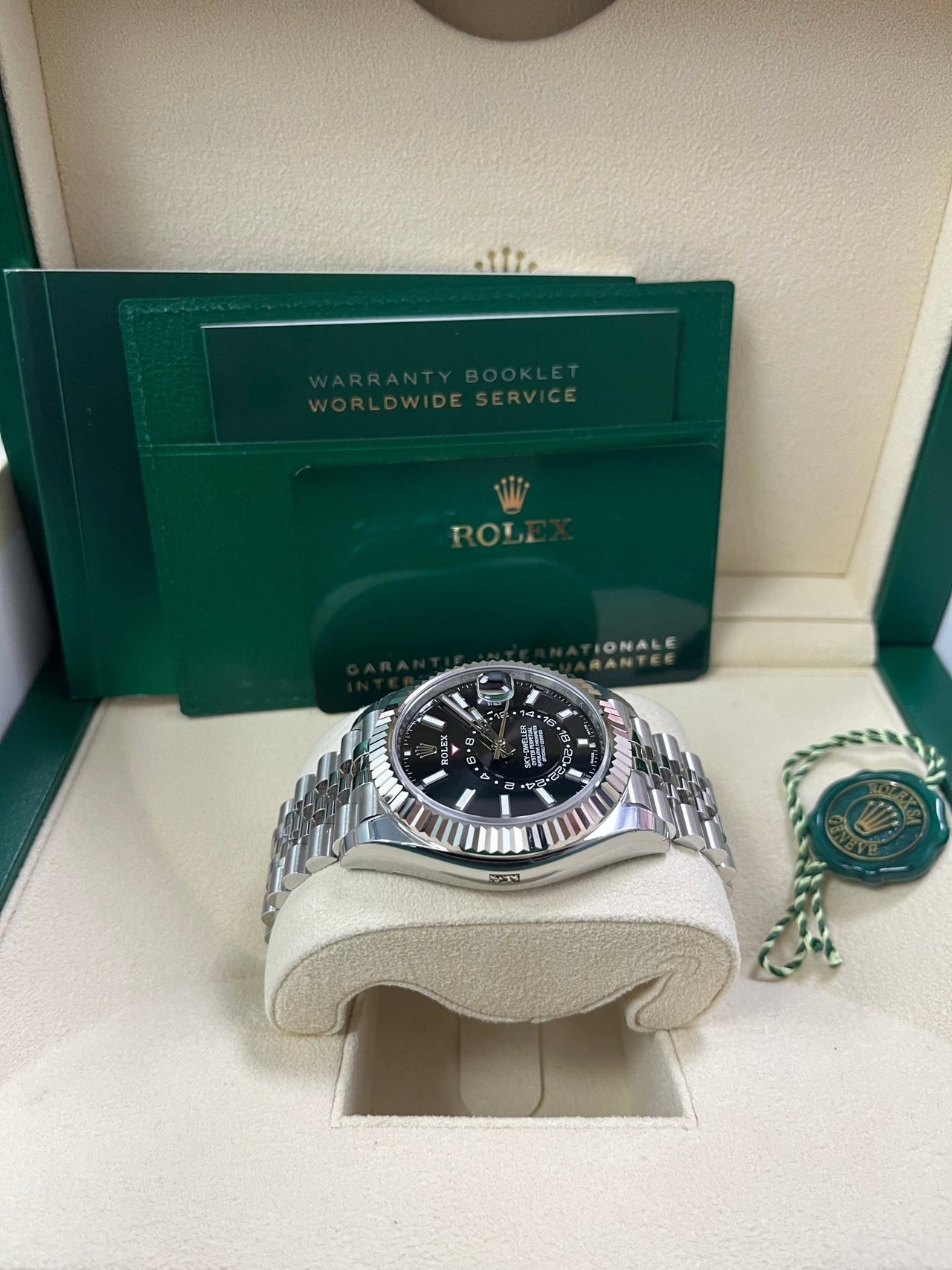 Sky-Dweller White Rolesor Black Dial Jubilee 326934