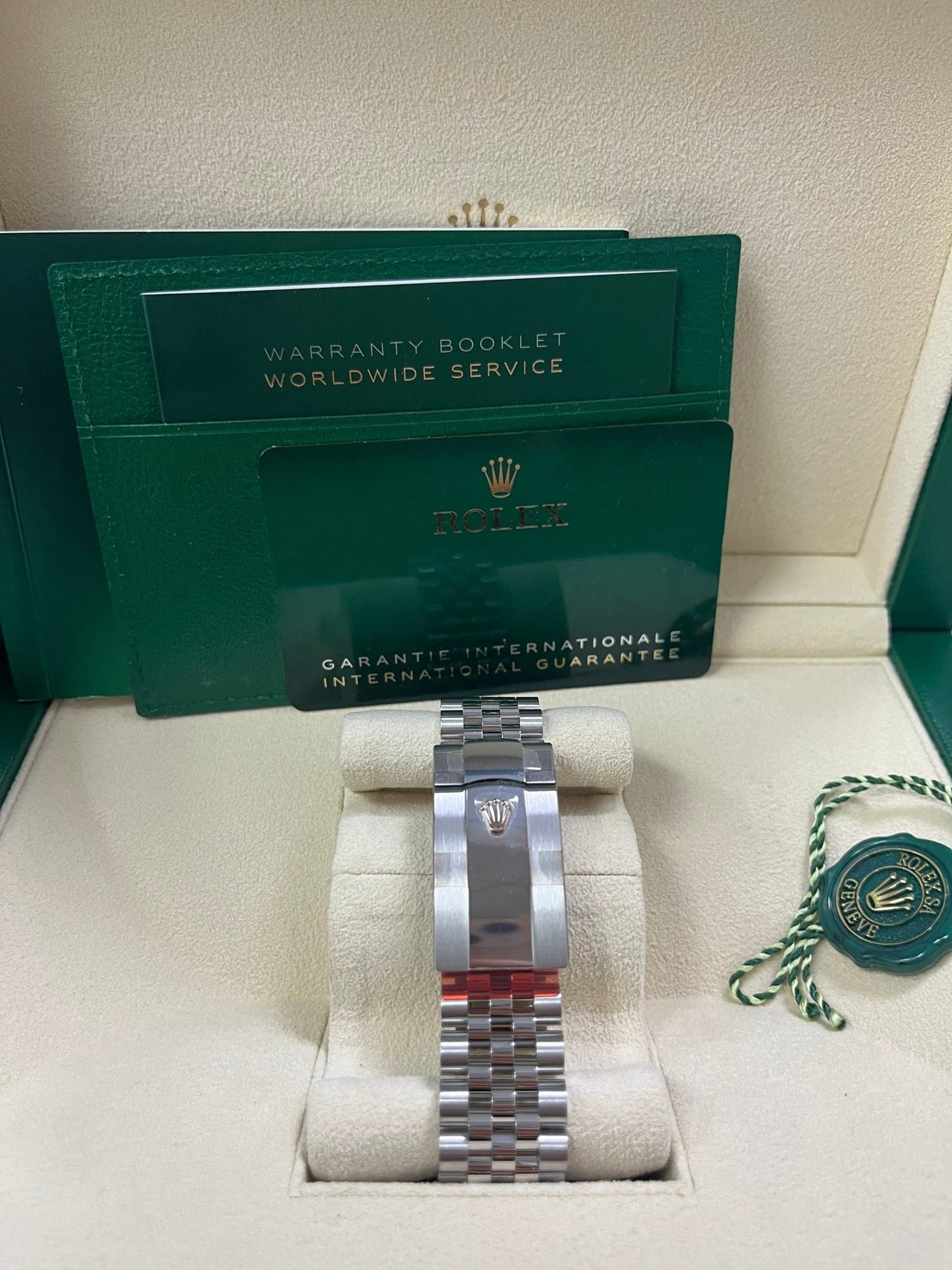 Sky-Dweller White Rolesor Black Dial Jubilee 326934