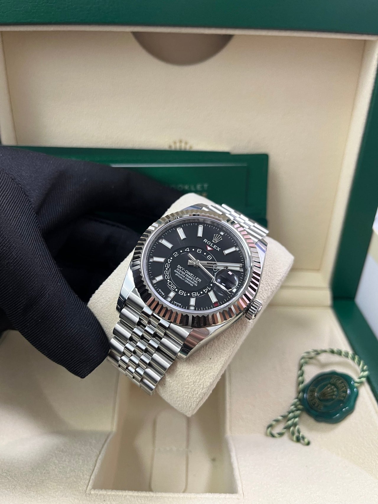 Sky-Dweller White Rolesor Black Dial Jubilee 326934