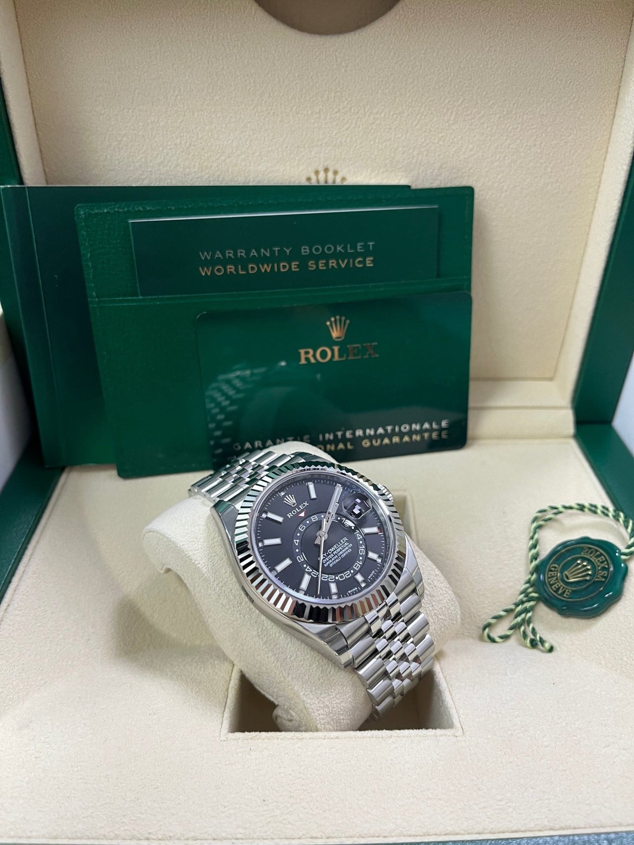 Sky-Dweller White Rolesor Black Dial Jubilee 326934