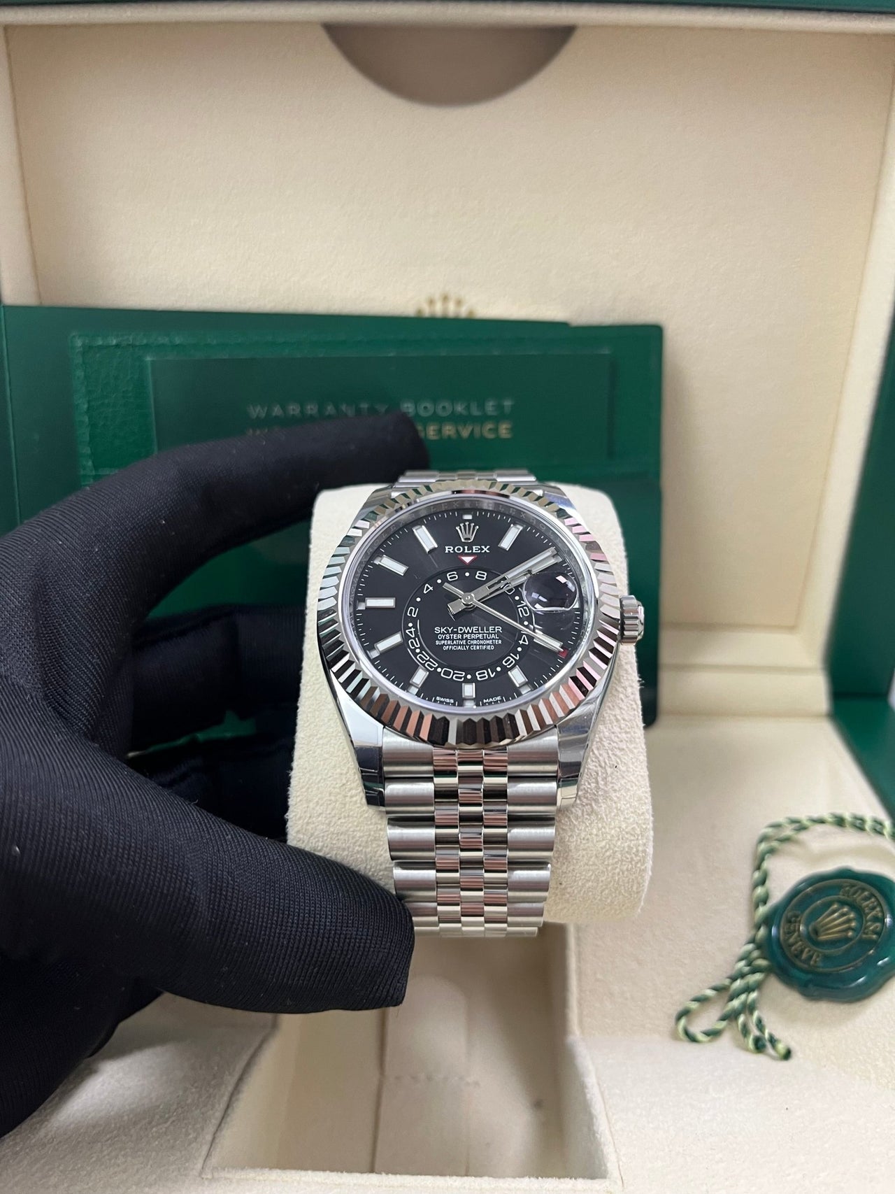 Sky-Dweller White Rolesor Black Dial Jubilee 326934
